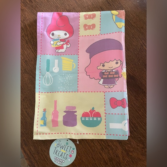 **Never used** w/ tags Hello Kitty loot crate dish towel - Picture 1 of 7